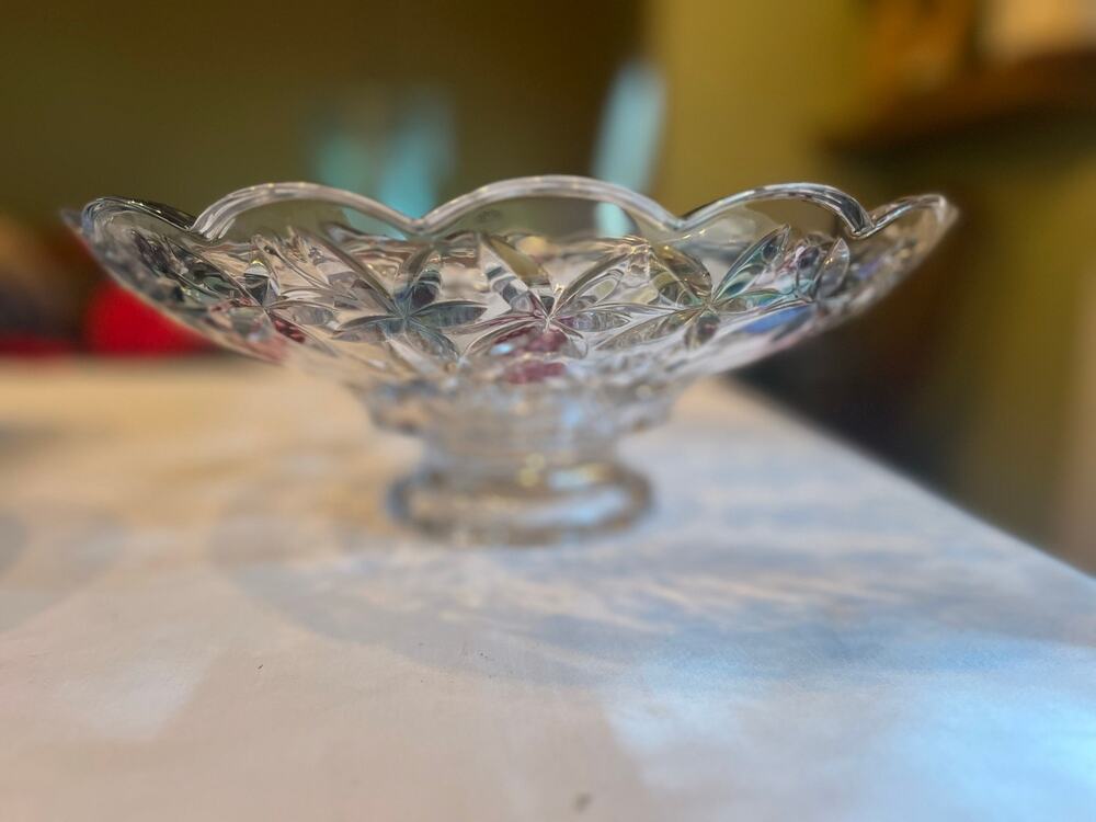 Mikasa Garden Vineyard 12” Footed Bowl Crystal Grapes Leaves Vintage